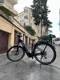 Bicicletta elettrica cube touring pro