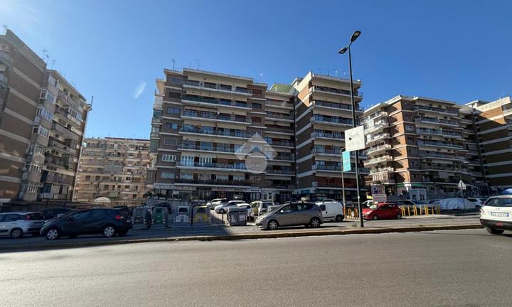 4 LOCALI A NAPOLI
