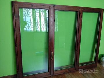 finestra in legno