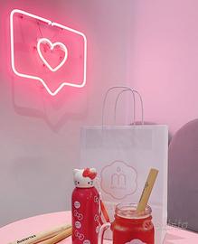 Neon fuxia fumetto e cuore