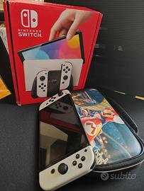 Nintendo Switch Oled  +  microSD 64Gb e custodia 