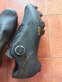 Scarpe sport cicloturismo