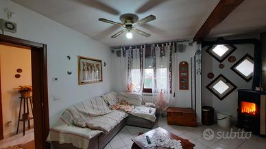 Polesella, casa libera su 3 lati con annesso terre