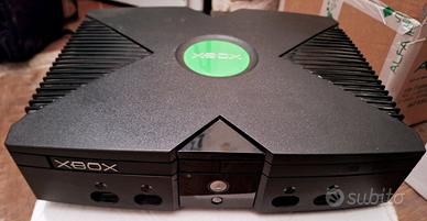 Xbox con joyoad e videogiochi