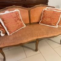 Divanetto in stile (ritiro entro il 20 ottibre)