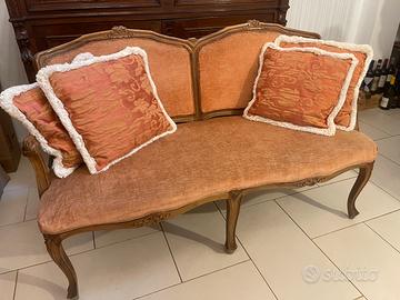 Divanetto in stile (ritiro entro il 20 ottibre)