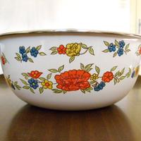 Ciotola smaltata vintage con decorazioni