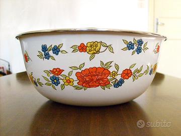 Ciotola smaltata vintage con decorazioni