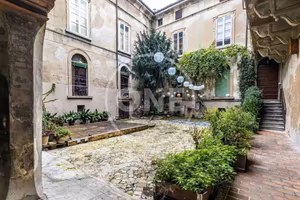 Appartamento di 853 m² con più di 5 locali e box a
