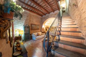 Elegante terracielo nel borgo antico