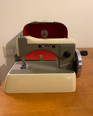 Macchina da cucire mini Necchi vintage