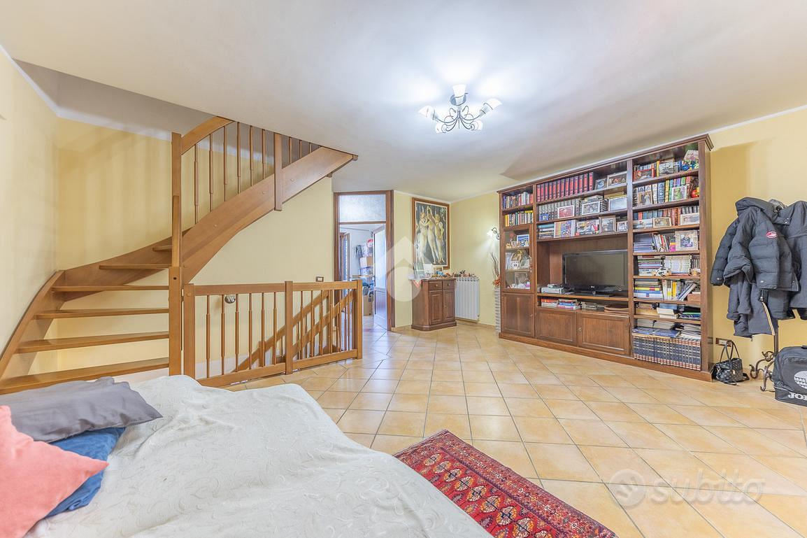 VILLA A SCHIERA A SANT'ANGELO ROMANO - Altro
