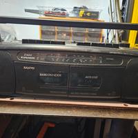 Radio portatile Sanyo vintage