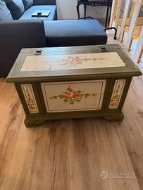 Baule antico stile tirolese