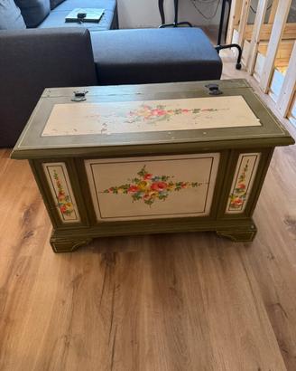 Baule antico stile tirolese
