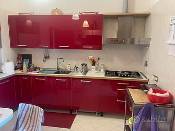 Cucina completa anche di forno elettrico