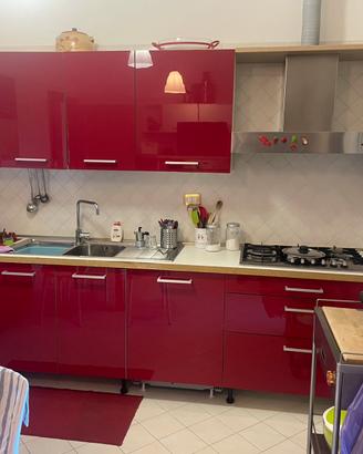 Cucina completa anche di forno elettrico