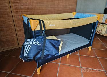 Lettino da campeggio con comodo materasso