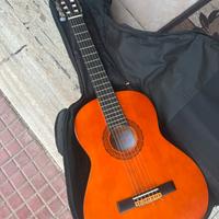 Chitarra classica (completa di custodia)