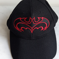 Cappello nero con visiera