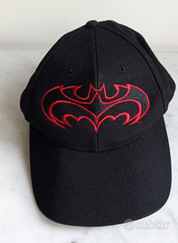 Cappello nero con visiera