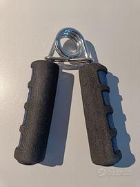 Attrezzo palestra esercizio pinza