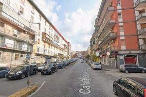 Capodichino- capannoni con area esterna