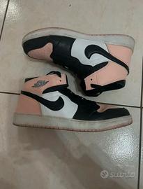 Jordan 1 Mid Rosa e Nere