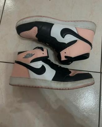 Jordan 1 Mid Rosa e Nere