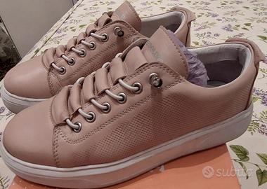 scarpe in pelle sportive per eventuale plantare