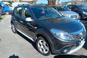 Dacia Sandero 1.6 8V Lauréate