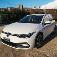 Volkswagen Golf 1.5 eTSI 150 CV R-Line