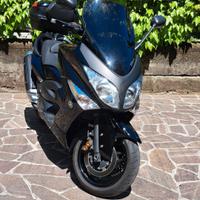 Tmax nero ben accessoriato