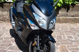 Tmax nero ben accessoriato