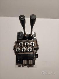 Distributore oleodinamico 2 leve + elettrovalvola