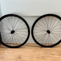 Ruote: Bontrager aeolus RSL 37.