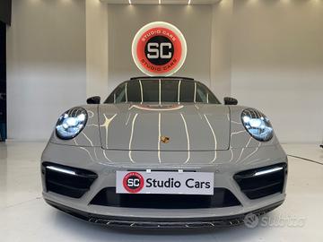 Porsche 911 Carrera 4 GTS