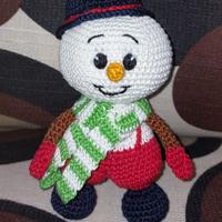 Pupazzo di neve all'uncinetto