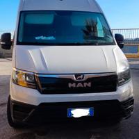 Furgone MAN Tetto alto passo medio pari al nuovo