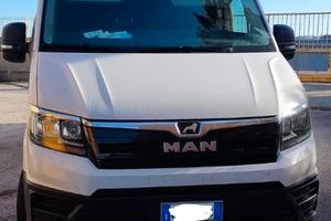 Furgone MAN Tetto alto passo medio pari al nuovo