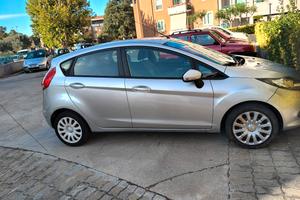 auto Ford fiesta
