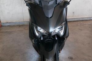 Scooter T-Max 560