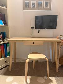 Scrivania IKEA con cassetto