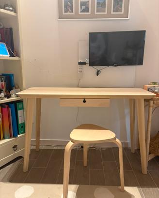 Scrivania IKEA con cassetto