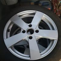 Pneumatici invernali con cerchi e gomme