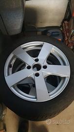 Pneumatici invernali con cerchi e gomme