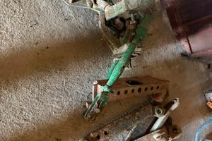 Attacco a 3 punti snodato per trincia laterale