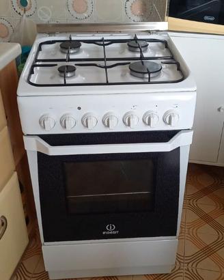 CUCINA A GAS INDESIT CON FORNO ELETTRICO