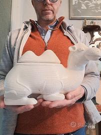 SCULTURA CAMMELLO SCATOLA BIANCA DESIGN MAIOLICA