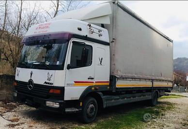 Camion Mercedes modello 1017 -115Q